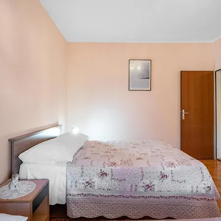 Apartment In With Kitchen Sibenik